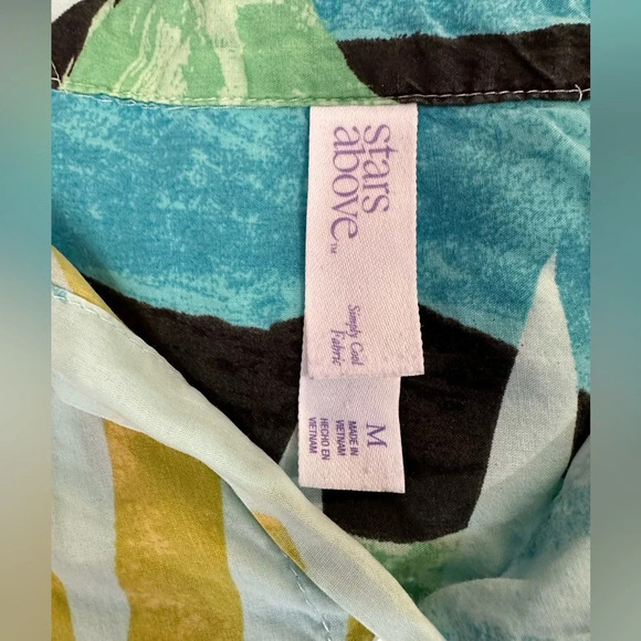 Above stars women’s button down shirt, M - Picture 4 of 4